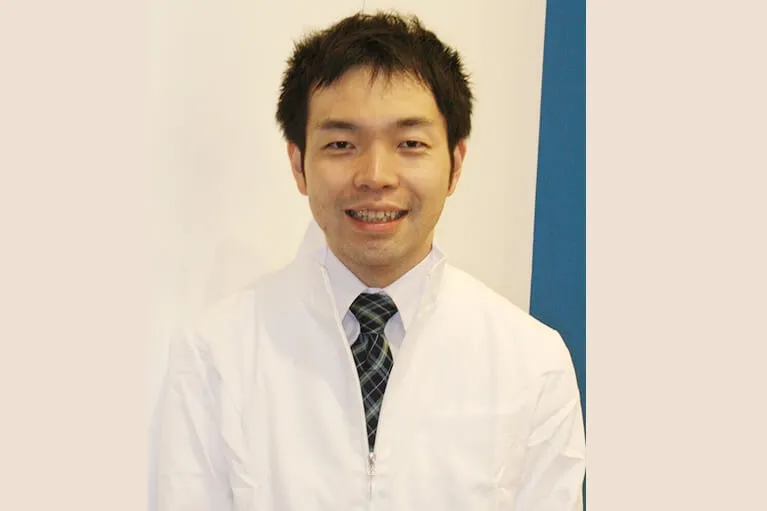 矯正医　峯村英一郎